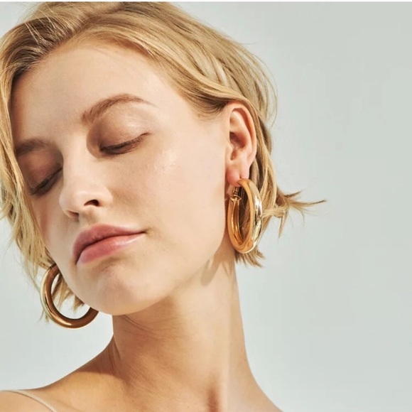 UO Style Retro Gold Hoop Drop Earrings - Picture 3 of 7